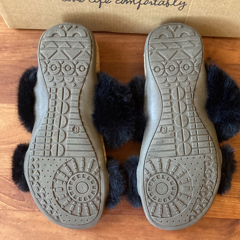 BearPaw Analia fuzzy sandals - Picture 2 of 12